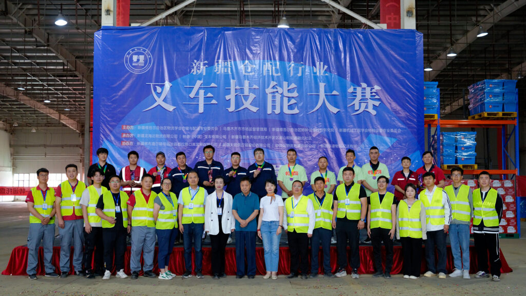 2024年新疆仓配行业叉车技能巅峰对决： 安全与效率并重，工匠精神闪耀赛场