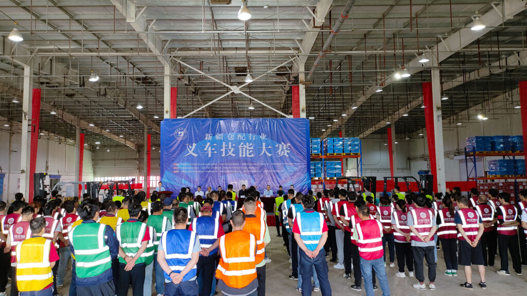 2024年新疆仓配行业叉车技能巅峰对决： 安全与效率并重，工匠精神闪耀赛场